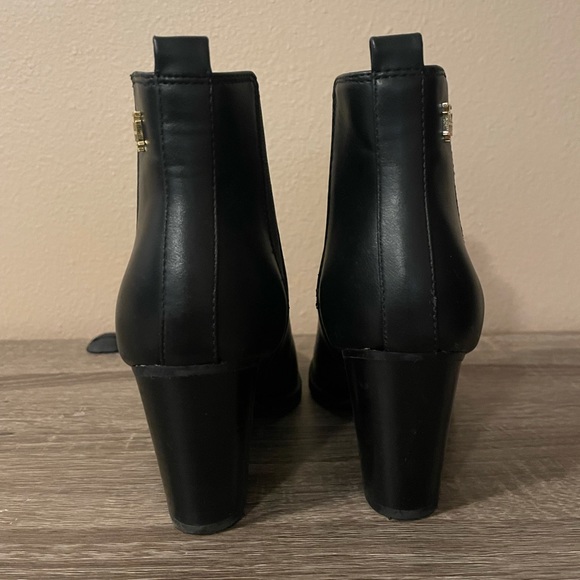 Tommy Hilfiger black leather booties - Picture 2 of 3